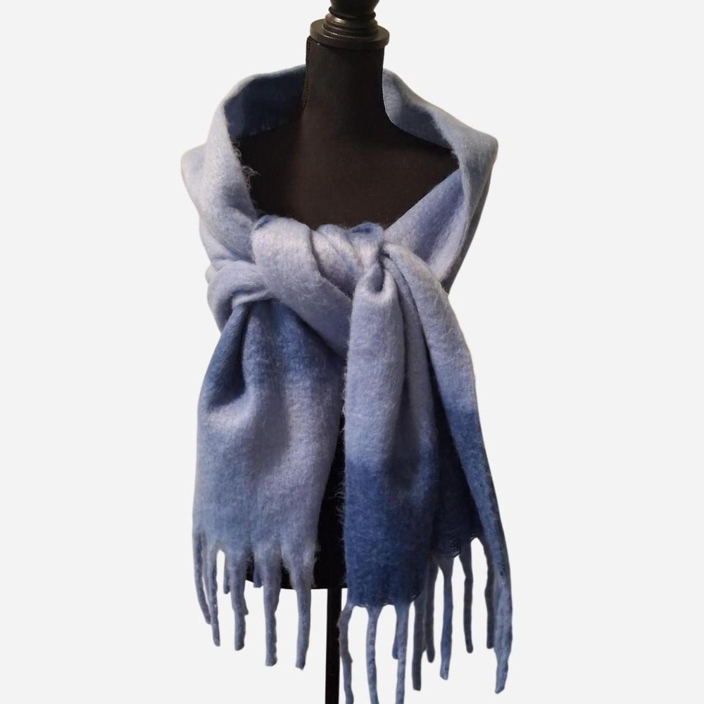 Womens blue gradient polyester blanket scarf with fringe fuzzy blue ombre